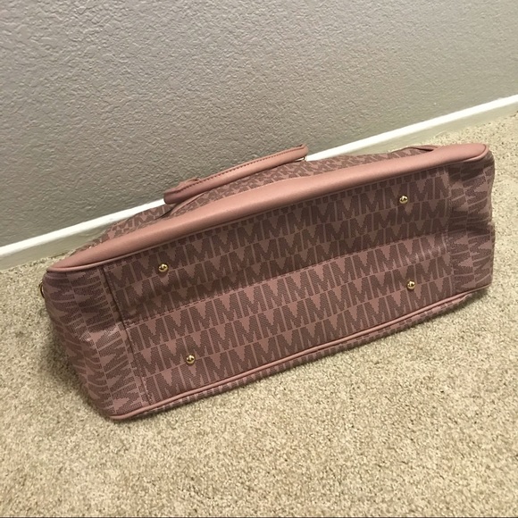 LAST 1! NWT Travel Bag Boutique - Picture 7 of 9